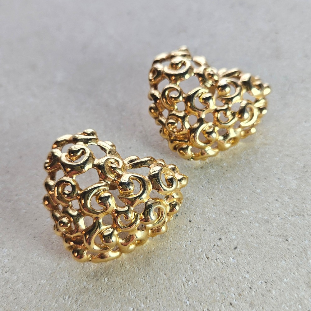 Vintage 90s Anne Klein Gold Tone Chunky Large Heart Filigree Stud Earrings Retro